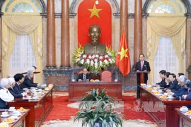 陈大光主席会见越南援柬专家联络委员会代表（图片来源：越通社）