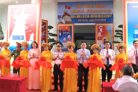 “黄沙和长沙归属越南——历史证据和法律依据”地图资料展开幕式（图片来源：越南人民报）