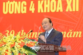 越南政府总理阮春福在会议上发表讲话