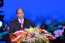 越南政府总理阮春福在会议上发表讲话