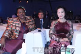 越南国会主席阮氏金银出席开幕式。