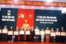 岘港市举行“越南英雄母亲”称号授予和追授仪式