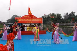 2016越南芒街—中国东兴北仑界河青年对歌联欢（图片来源：越通社）