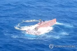 附图： 韩国“DongKyung201号”渔船（图片来源：Yonhap News)