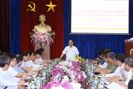 越南政府总理阮春福同西原地区指导委员会举行座谈（图片来源：越通社）