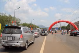 连接同奈省和林同省的20号国道（图片来源：越通社）