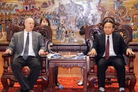 永福省人民委员会主席阮文持会见中国台湾仁宝电脑工业股份有限公司（Compal）副董事长Bruce Riggs