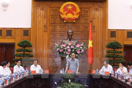 越南政府总理阮春福与海阳省领导召开会议（图片来源：越通社）