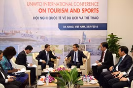 ​ 越南政府副总理武德儋会见世界旅游组织秘书长。（图片来源：VGP)