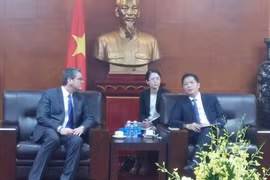 世贸组织总干事罗伯特·阿泽维多会见越南工商部长阮俊英（图片来源：越通社）