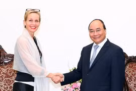 阮春福总理在会见瑞典驻越大使卡米尔拉·米兰德。
