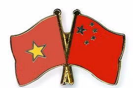 越南国旗和中国国旗（图片来源：因特网）