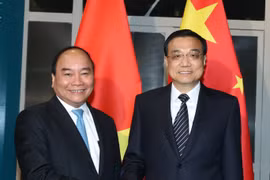 越南政府总理阮春福会见中国国务院总理李克强（图片来源：越通社）