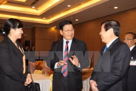 老挝政府总理通伦·西苏里同胡志明市领导人会面。