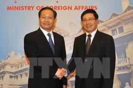 越南政府副总理兼外长范平明会见广西壮族自治区党委书记彭清华（图片来源：越通社）