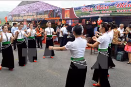 附图。