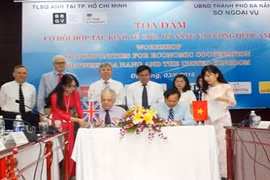 岘港高新区管委会与越南英国企业协会签署合作谅解备忘录（图片来源：越南人民报）