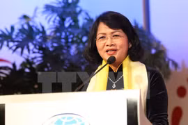 越南国家副主席邓氏玉盛在开幕式上发表重要演讲（图片来源：越通社）