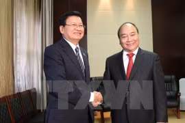 阮春福总理会见老挝总理通伦•西苏里（图片来源：越通社）