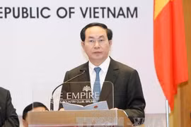 越南国家主席陈大光出席越文企业论坛