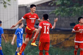 越南U16队球员庆祝进球（图：体育报）