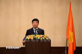 越南驻日本大使阮国强发表讲话（图片来源：越通社）