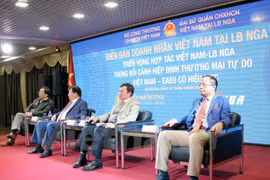 越南政府副总理郑廷勇出席在俄罗斯举行的越南企业家论坛