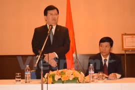 越南政府副总理郑廷勇探访越南驻日本大使馆（图片来源：越通社）