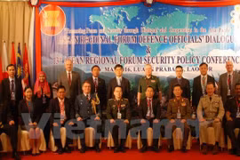 ​与会代表合影（图片来源：vietnam+)