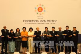 与会代表合影（图片来源：越通社）