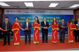 越南政府副总理黄忠海出席电力系统监控与新型电力市场中心投入运行剪彩仪式