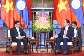 越南国家主席陈大光会见老挝总理通伦·西苏里（图片来源：越通社）