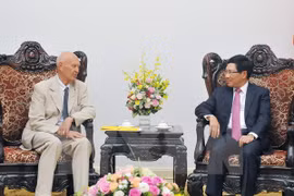 政府副总理兼外交部长范平明会见瑞典首相特使皮埃尔·朔里
