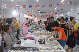 越泰商品交易会暨图片展共设50间展位