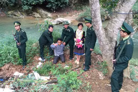 边防部队抓获人口贩卖犯罪。