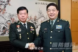 中国国防部长常完全和泰国陆军司令提拉猜