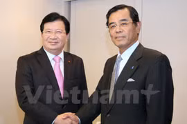 越南政府副总理郑廷勇会见日本经济团体联合会越日经济委员会主席高桥恭平（图片来源：越通社）