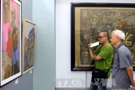 游客参观展会（图片来源：http://dangcongsan.vn/）