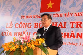 西宁省人民委员会主席范文新在长烨口岸升级发布仪式发表讲话（图片来源：越通社）