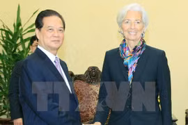 越南政府总理阮晋勇在政府总部会见了来访的国际货币基金组织总裁克里斯蒂娜•拉加德