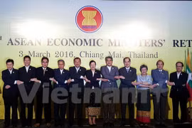 参加第22届东盟经济部长非正式会议的东盟经济部长