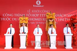 阮春福总理出席海防Vinhomes里瓦城最高塔楼开工仪式（图片来源：越通社）