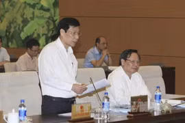 越南文化体育与旅游部部长阮玉善在国会常委会上作报告