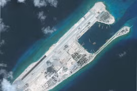 中国在越南十字礁上非法建设机场​ 