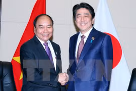 阮春福总理会见日本首相安倍晋三