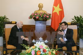 越南政府副总理兼外交部长范平明会见泰国前副总理兼外交部长陈裕财 （图片来源：越通社） 