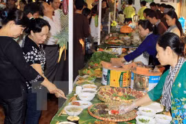 民间美食展位（图片来源：越通社）