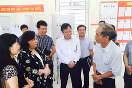 选民投票给德才兼备的代表。