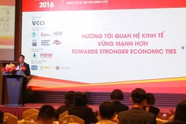 2016年越南新加坡企业家论坛。（图片来源：​VGP）