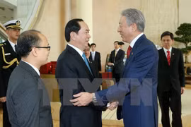 陈大光主席会见了新加坡副总理兼国家安全统筹部长张志贤（图片来源：越通社）